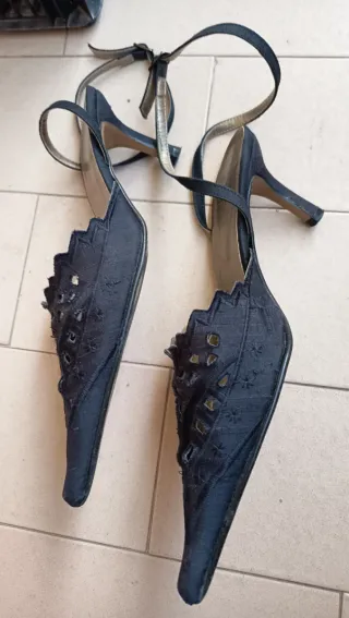 Sandalias en negro de Chantú Vintage Chic.