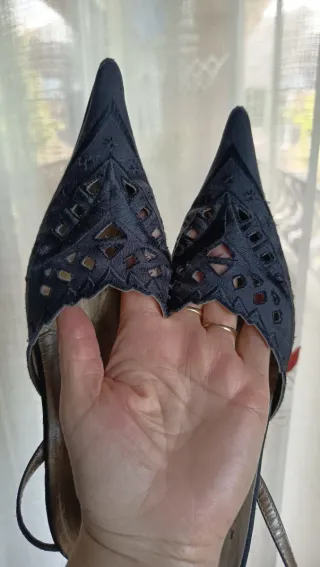 Sandalias en negro de Chantú Vintage Chic.