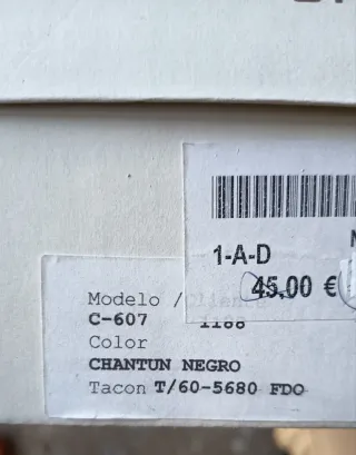 Sandalias en negro de Chantú Vintage Chic.