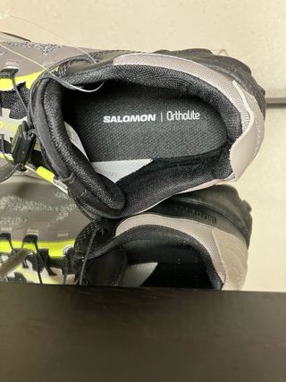 Zapatilla Salomon Negra y Gris