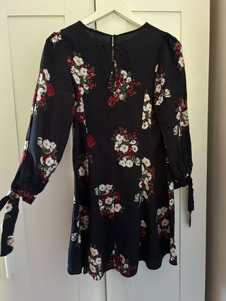 Vestido Zara floral negro talla M