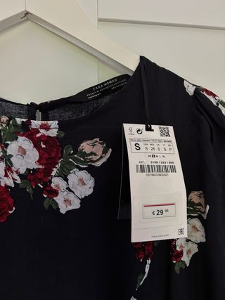 Vestido Zara floral negro talla M