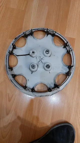 1 Tapacubos Peugeot 206. 14" Usado pero ok
