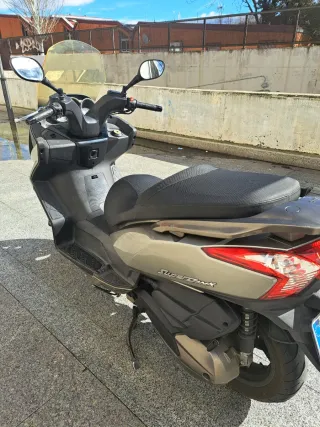 Kymco Maxi Scooter Automática