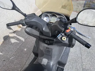 Kymco Maxi Scooter Automática