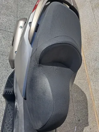 Kymco Maxi Scooter Automática