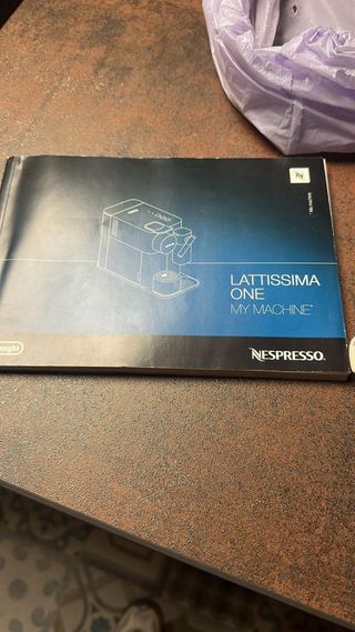 Cafetera Nespresso DeLonghi Gris