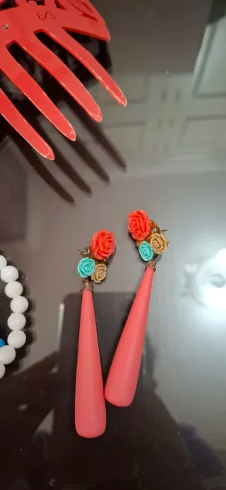 Accesorios Flamenca: Flor, Peinetas y Pendientes
