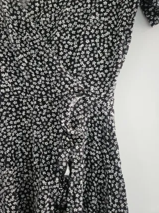 Vestido estampado flores volantes