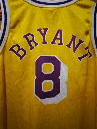 Camiseta oficial Champion, Bryant #8 (rookie year)