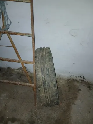 Cubierta de neumático. 7.50 -16 . D remorque