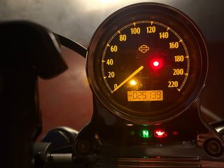 Harley Davidson 1200 XL Custom Negra
