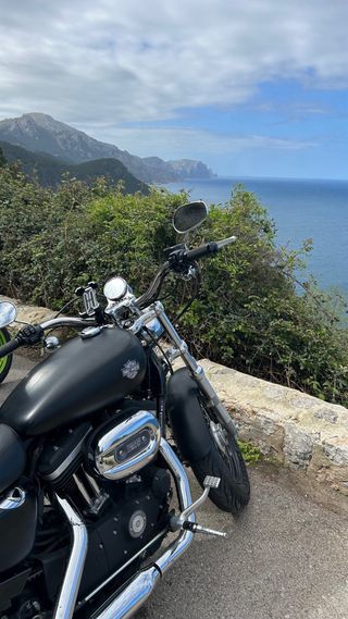 Harley Davidson 1200 XL Custom Negra