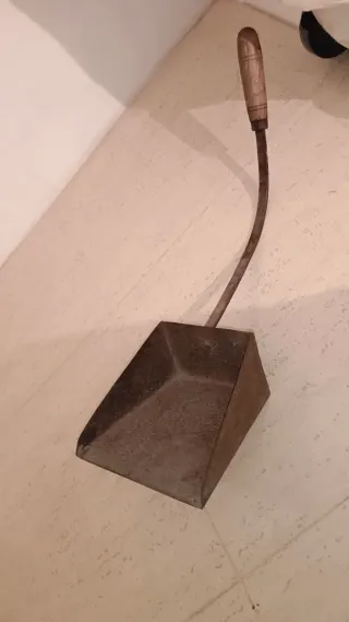 Pala hierro Recogedor antiguo de chimenea o suelo