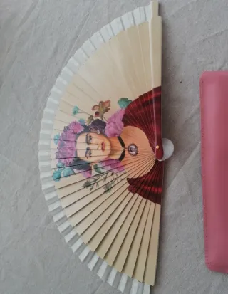 Funda piel + abanico Frida Kahlo