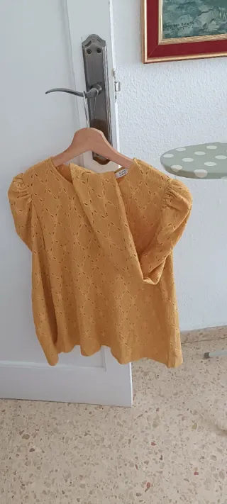 Vestido azul con flores blancas, talla M