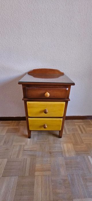 Mesita de noche de madera y cristal