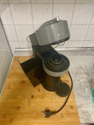 Cafetera Nespresso Vertuo Next Gris