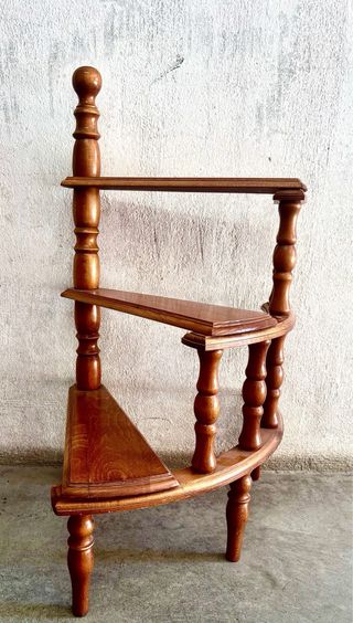 Escalera de biblioteca vintage
