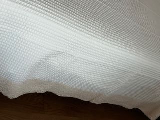 Colcha beige con tira de bolillos sin estrenar
