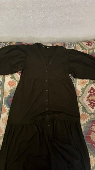 Vestido largo negro botones manga abullonada