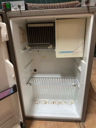 Nevera trivalente Electrolux para autocaravana