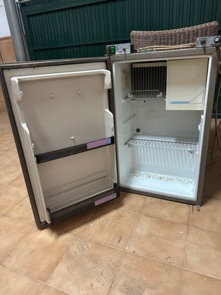 Nevera trivalente Electrolux para autocaravana