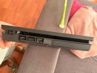 PS4 (PlayStation 4) Negra + 3 Juegos