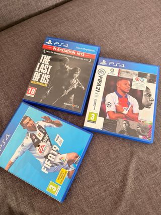 PS4 (PlayStation 4) Negra + 3 Juegos