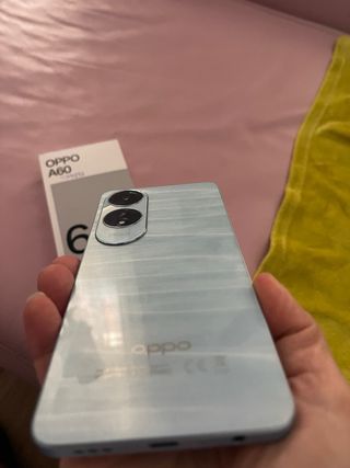 Oppo A60 en caja