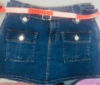 Falda vaquera mini con cinturón