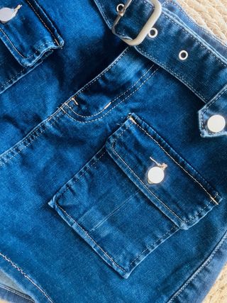 Falda vaquera mini con cinturón