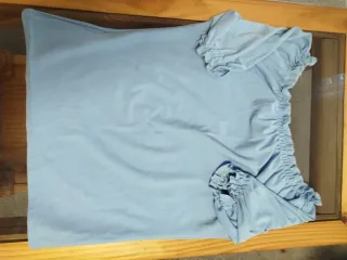 Ropa azul con volantes