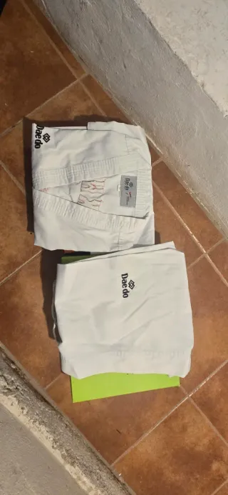 Dos pares de Dobok Taekwondo Dae Do Talla 4 -170cm