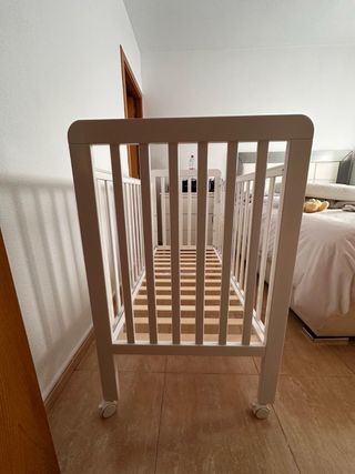 Cuna Ikid blanca + colchón y protector Zara Home