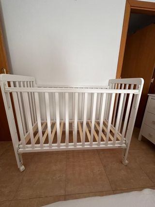 Cuna Ikid blanca + colchón y protector Zara Home