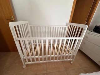 Cuna Ikid blanca + colchón y protector Zara Home