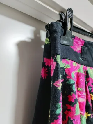 Falda River Island floral negra talla 40