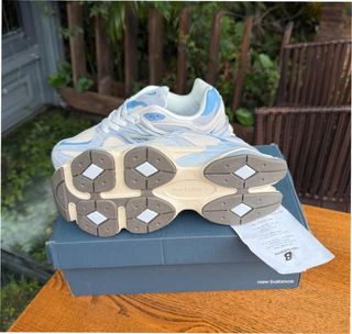 New Balance 9060 Gris Perla Talla 40