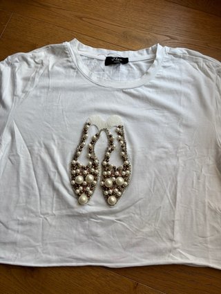 Maglia corta bianca con perle