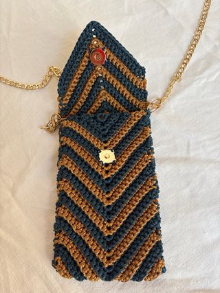 Pochette/porta telefono fatta all’uncinetto a mano