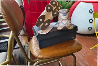 New Balance 9060 Beige/Gris Talla 41.5