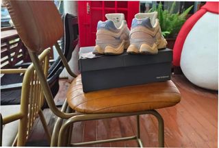 New Balance 9060 Beige/Gris Talla 41.5