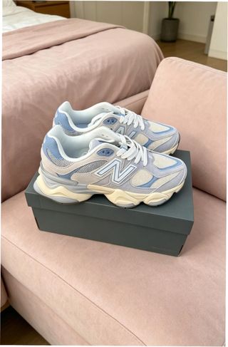 New Balance 9060 Gris Perla Talla 39.5