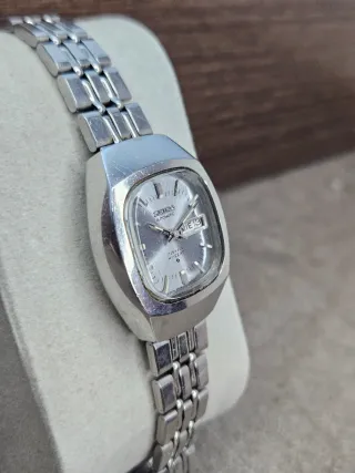 Lote 2 Relojes Seiko y Citizen mujer