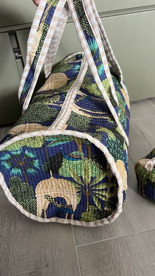 Bolso de viaje acolchado de algodon + neceser