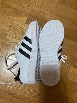 Adidas Superstar Talla 39 Blanco y Negro