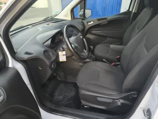 Ford E-Transit Courier 2023