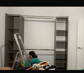Armario modular con cortinas y estantes