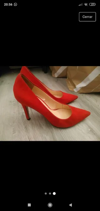 Tacones rojos de ante